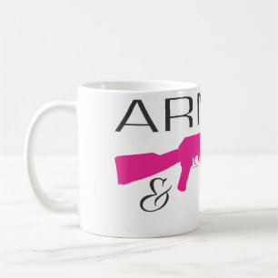 Bewaffnet u. höflich, Weiß 11-Unze-klassische Tasse