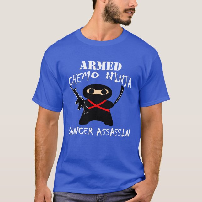 Bewaffnetes Chemo Ninja T-Shirt (Vorderseite)