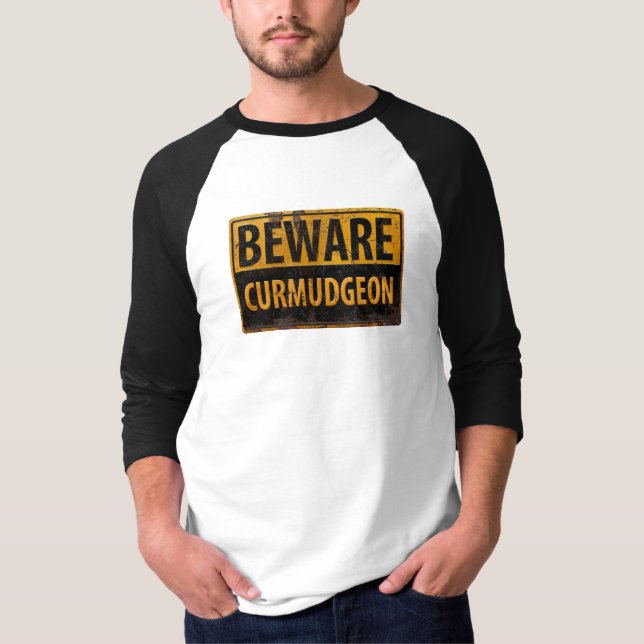 BEWARE CURMUDGEON - Warnschild für rostiges Metall T-Shirt (Vorderseite)
