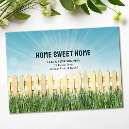 Bewegende Ankündigung mit Zaun und Fackeln