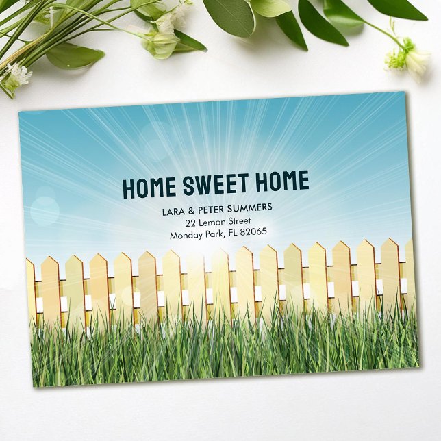 Bewegende Ankündigung mit Zaun und Fackeln (Von Creator hochgeladen)