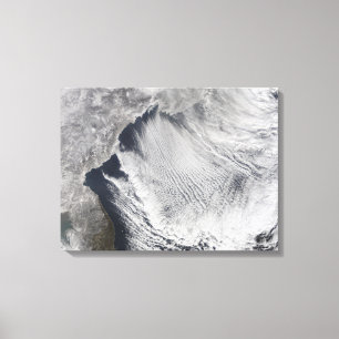 Bewölken Sie die Straßen, die über dem Meer von Leinwanddruck