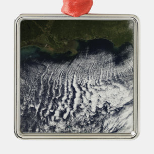 Bewölkte Straßen sind sichtbar Silbernes Ornament