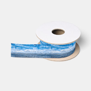 Bewölkter Tag auf dem Strand Satinband