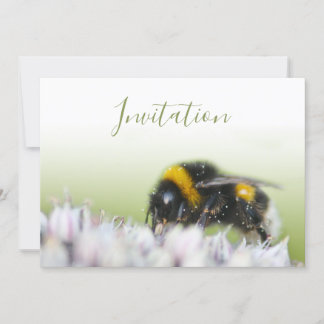 Bezaubernde Einladungskarte mit Blume und Biene Einladung