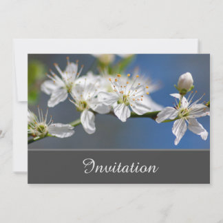 Bezaubernde Einladungskarte mit weißen Blüten Einladung
