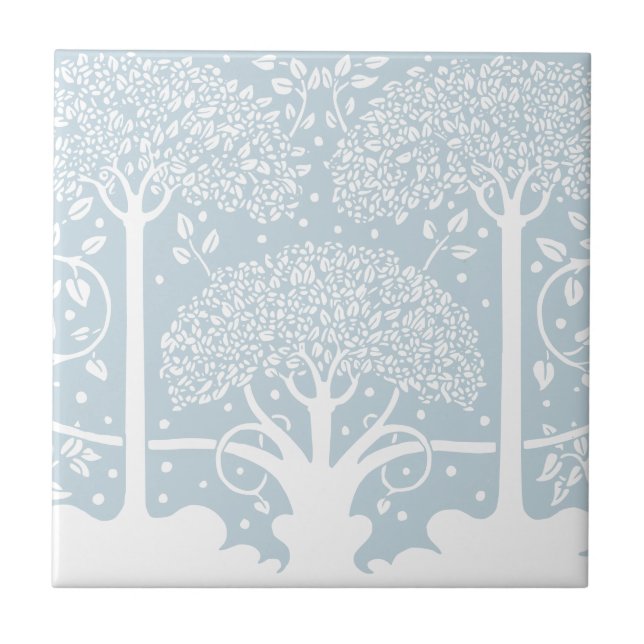 Bezaubernde Forest Calm Baby Blue Trees Fliese (Vorderseite)