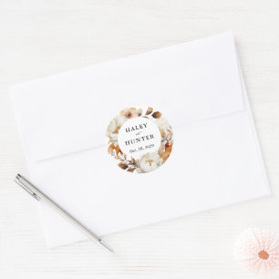 Bezaubernde rustikale Blütenhochzeit im Herbst Runder Aufkleber