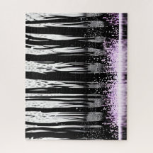 Bezaubernde Silhouette mit violetten Blumen