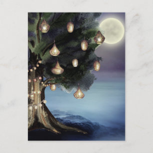 Bezaubernder Baum mit Lichtern und Vollmond-Strand Postkarte