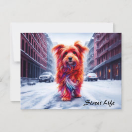 Bezaubernder Straßenhund in frostiger Winterstadt Postkarte