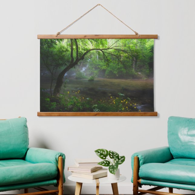 Bezaubernder Wald und Wasserfall Wandteppich Mit Holzrahmen (Wohnzimmer)
