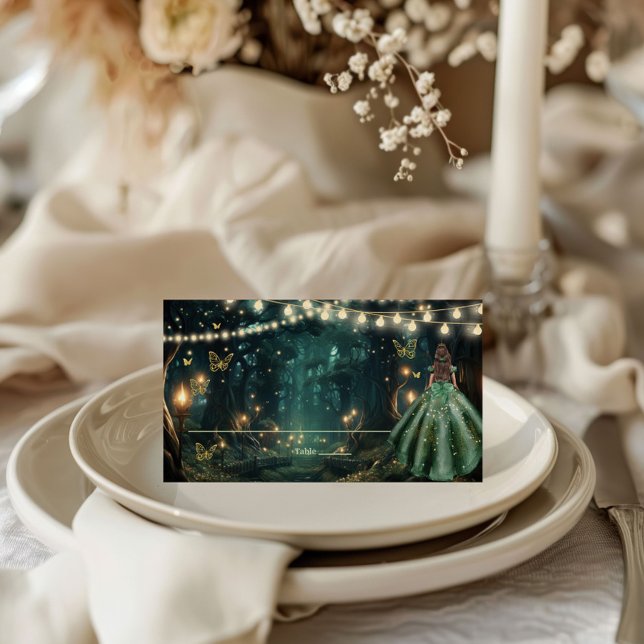Bezauberndes Forest Emerald Green Dress Quinceañer Platzkarte (enchanted forest emerald green dress starry night fireflies fairy lights Quinceañera place cards)