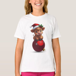 bezauberndes Highland-Babyrind sitzt T-Shirt