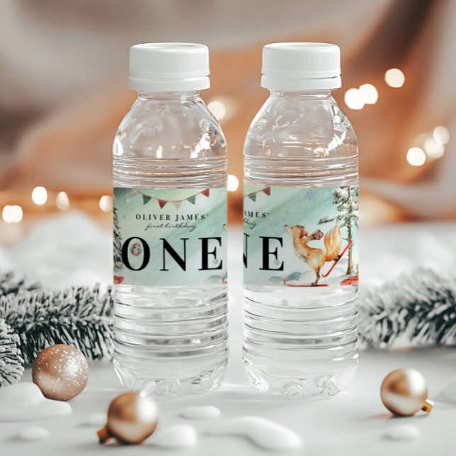 Bezauberndes Winterwald zum Geburtstag Wasserflaschenetikett (Von Creator hochgeladen)