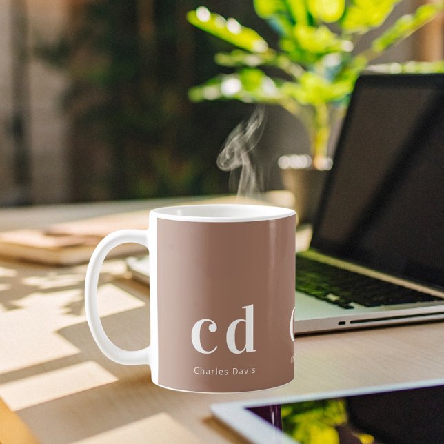 Bezeichnung der braunen Monogramm-Initialen Kaffeetasse (Von Creator hochgeladen)