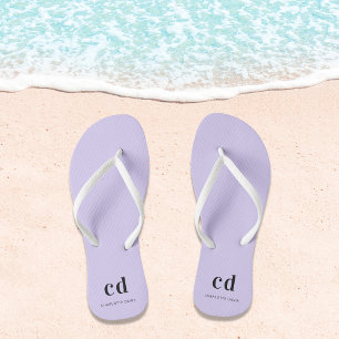 Bezeichnung der Initialen der Violettlavender Mono Flip Flops