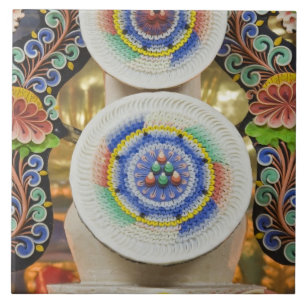 Bhutan. Von Mönchen hergestellte Zeremonialkuchen Fliese