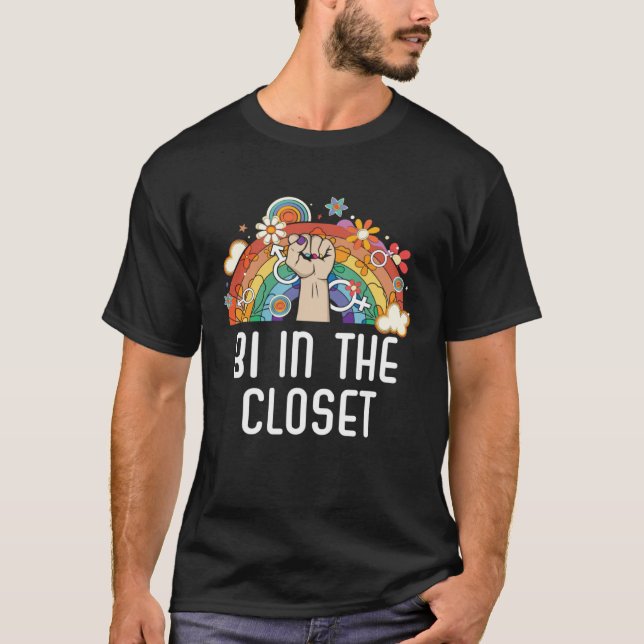 Bi In The Closet Bisexual Rainbow Pride Bisexualit T-Shirt (Vorderseite)