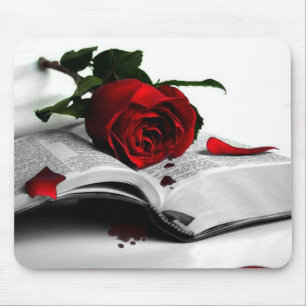 Bibel und Rote Rose Mousepad