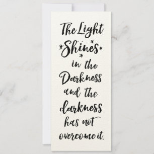 Bibelverse Light in the Darkness Quote Flat Card