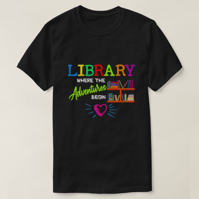 Bibliothek, in der das Abenteuer beginnt T-Shirt (Design vorne)