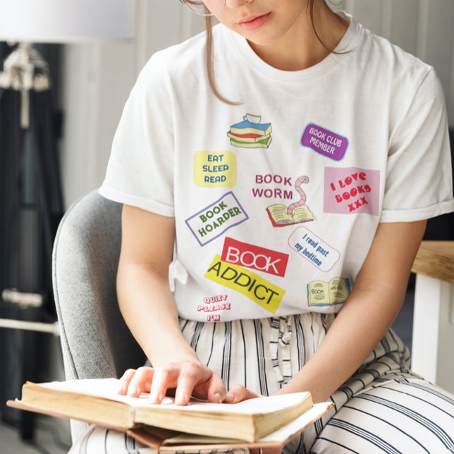 Bibliothek mit Leserbüchern für Clubmitglieder T-Shirt (Von Creator hochgeladen)