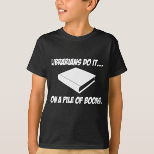 Bibliothekare tun es... Auf einem Blatt Bücher T-Shirt