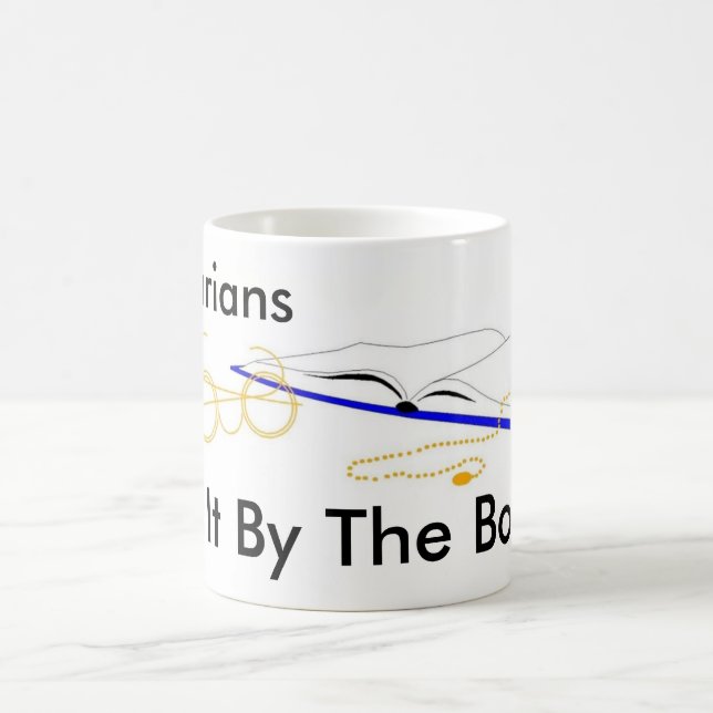 Bibliothekare tun es durch die Bücher Kaffeetasse (Mittel)