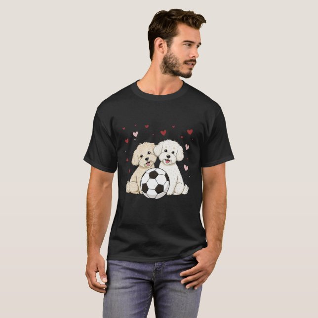 Bichón Maltés with soccer ball for Valentine's Day T-Shirt (Vorne ganz)