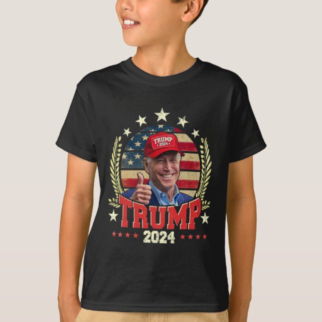 Biden Wearing Trump Red Hat Shirt Funny Trump 2024 (Vorderseite)