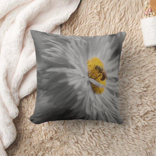 Biene auf Blume 2 Art Kissen (Decke)
