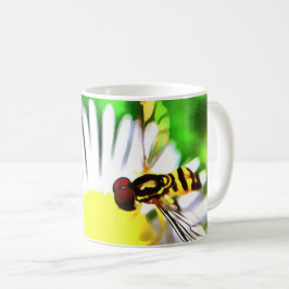 Biene auf Daisy Coffee Tasse
