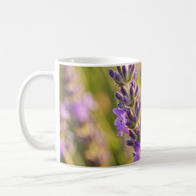 Biene auf Lavendel Kaffeetasse (Links)