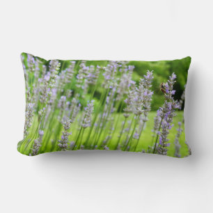 Biene auf Lavender Summer Floral Lendenkissen