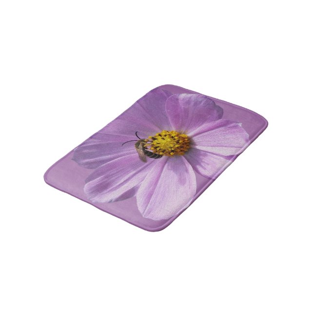 Biene auf lila Blume Badematte (Schrägansicht)