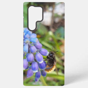 Biene auf Muscari Armeniacum, Traubenhyazinthe Samsung Galaxy Hülle