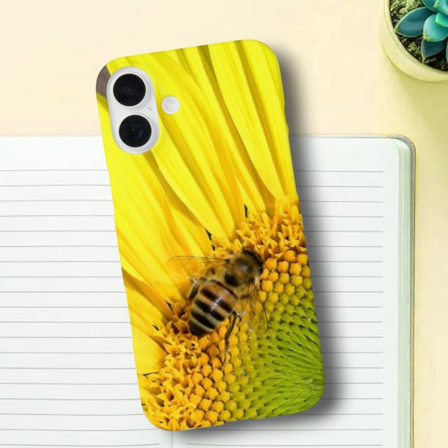 Biene auf Sonnenblumen Nah-up-Foto Case-Mate iPhone Hülle (phone case back)