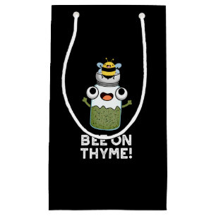 Biene auf Thyme Funny Herb Insect Pun Dark BG Kleine Geschenktüte