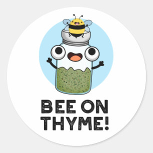 Biene auf Thyme Funny Herb Insect Pun Runder Aufkleber