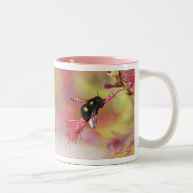 Biene auf Wildblume Zweifarbige Tasse (Rechts)