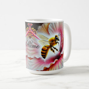 Biene, die eine blühende Hibiskus-Blume befruchten Kaffeetasse