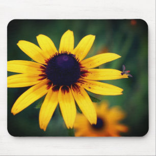 Biene on Black Mit Augen Susan Blume Mousepad