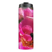 Biene und rosa Rose