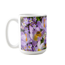 Bienen-Ansammlung Nectar aus den Blume von Crocus