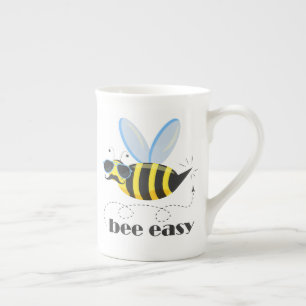 Bienenfigur mit Schnurrbart-Sonnenbrille Bee Easy Prozellantasse