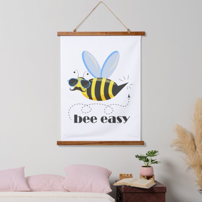 Bienenfigur mit Schnurrbart-Sonnenbrille Bee Easy Wandteppich Mit Holzrahmen (Schlafzimmer)