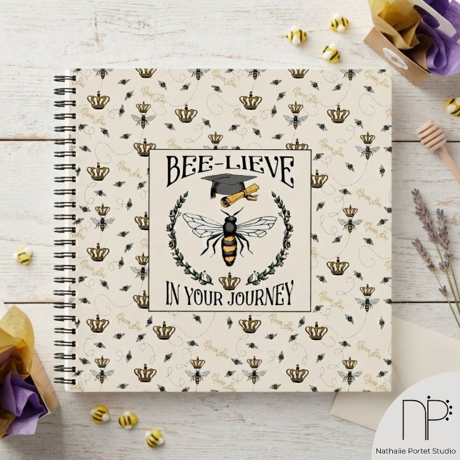 Bienenleben in Ihrem Reisebüro Keepake Notizbuch (Hand-drawn cream vintage queen bee crown graduation cap photo keepsake notebook graduation gift)