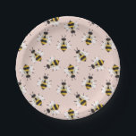 Bienenstelle Gemusterte Papierplatte in rosa Pappteller<br><div class="desc">Diese skurrilen und geschlechtsneutralen Party-Teller sind mit süß illustrierten Bienen ausgestattet, was sie zu einer geschlechtsneutralen Babydusche macht, die Mutter und Baby-to-be feiert.</div>