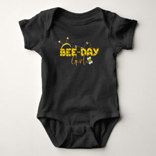 Bienentag Geburtstagsmädchen Gelbe Typografie Baby Strampler